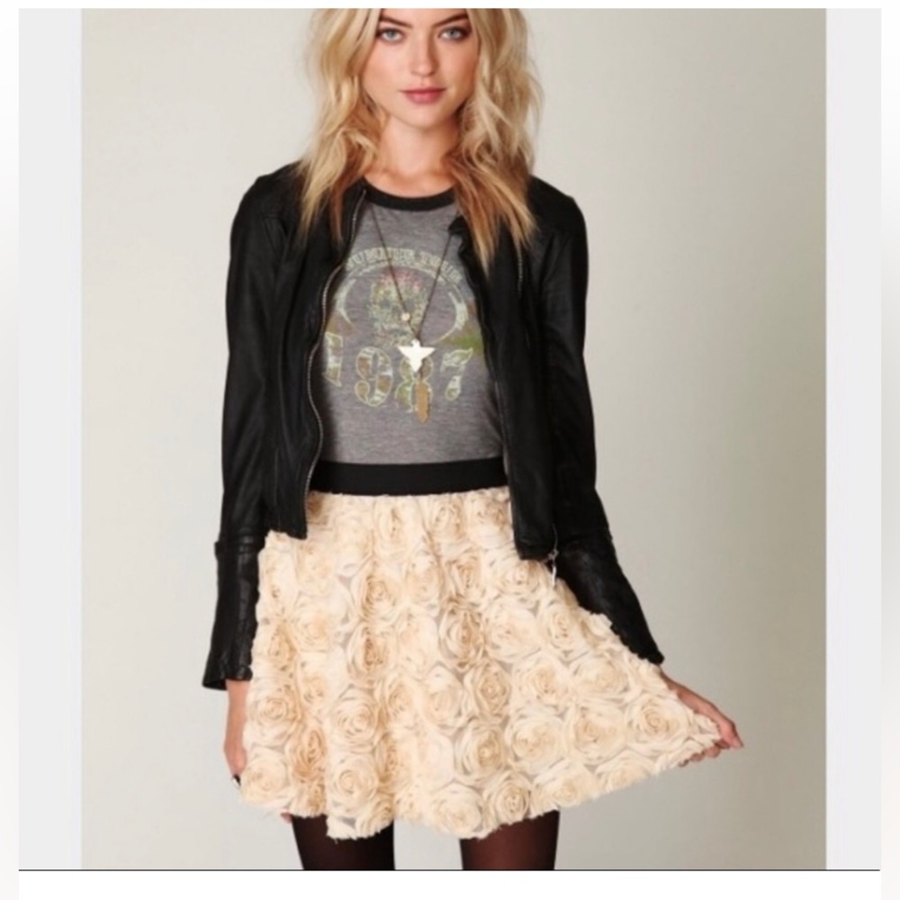 Free People Skirt With 3D Tool Rosettes Color Ivory/Black. Size Small
